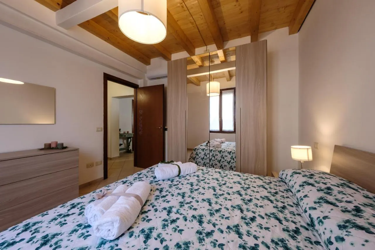 Gardaland Holiday Home***** Кастельнуово-дель-Гарда Апартаменты